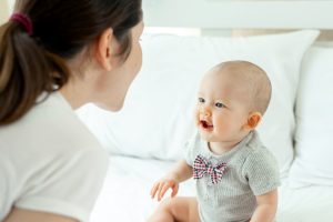 tonggak perkembangan bayi