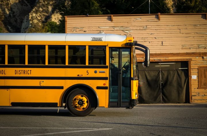 Bus sekolah