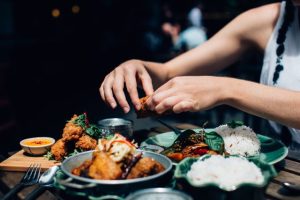tips makan dengan tangan